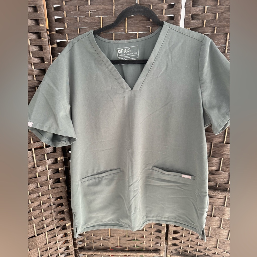 *NEW*Sz XL*Figs* Women’s top